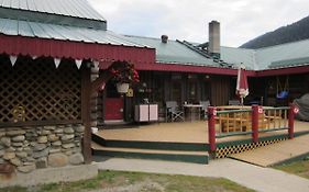 Summit River Lodge & Campsites